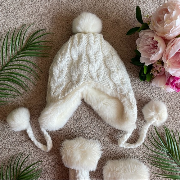 Super Cute Knitted Beanie & Gloves Set - Picture 2 of 12